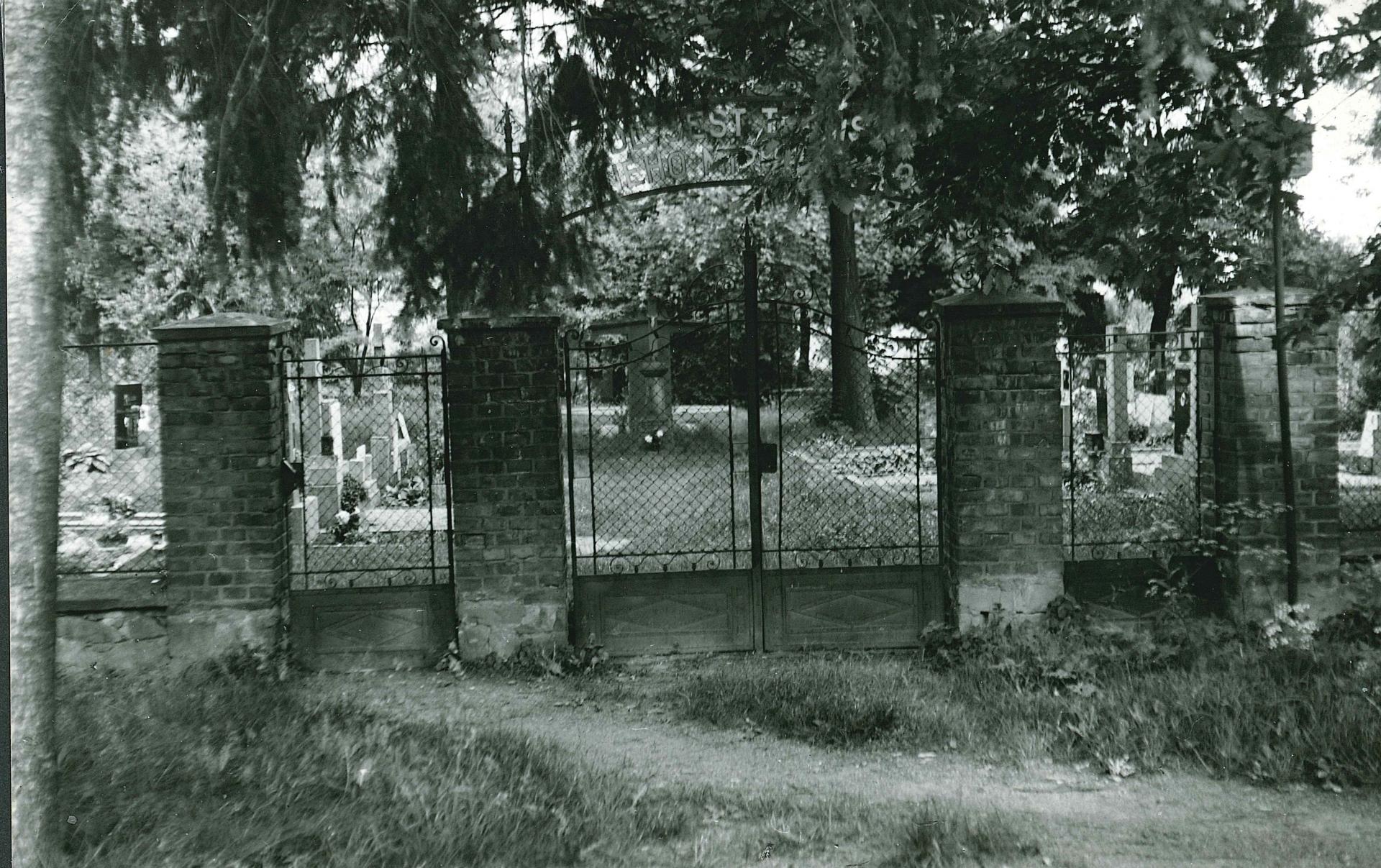 1975