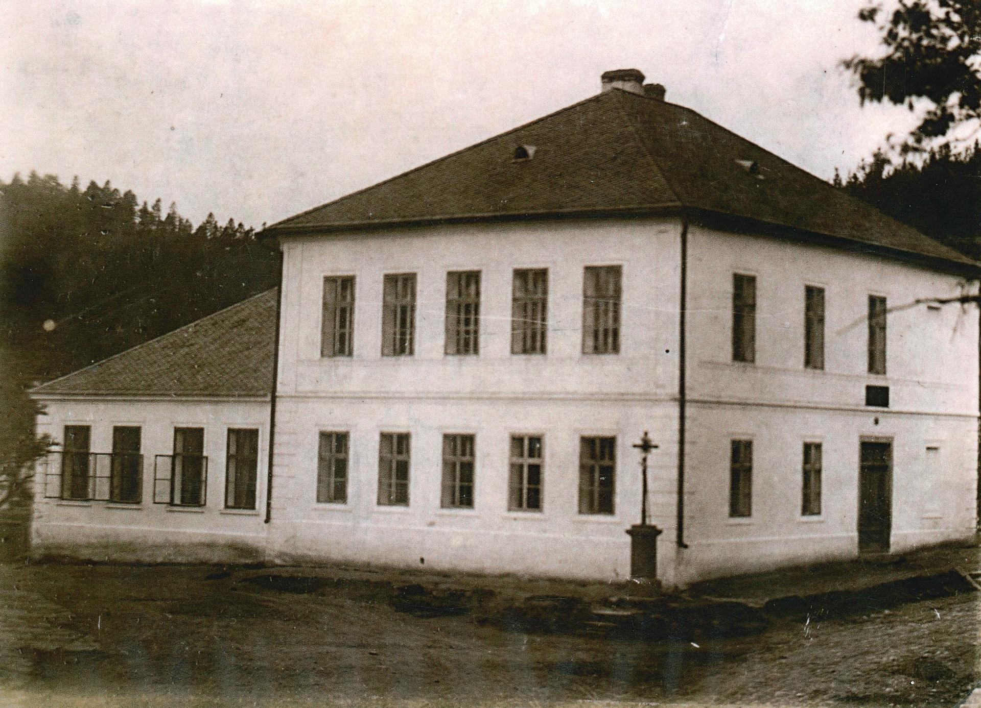 1895