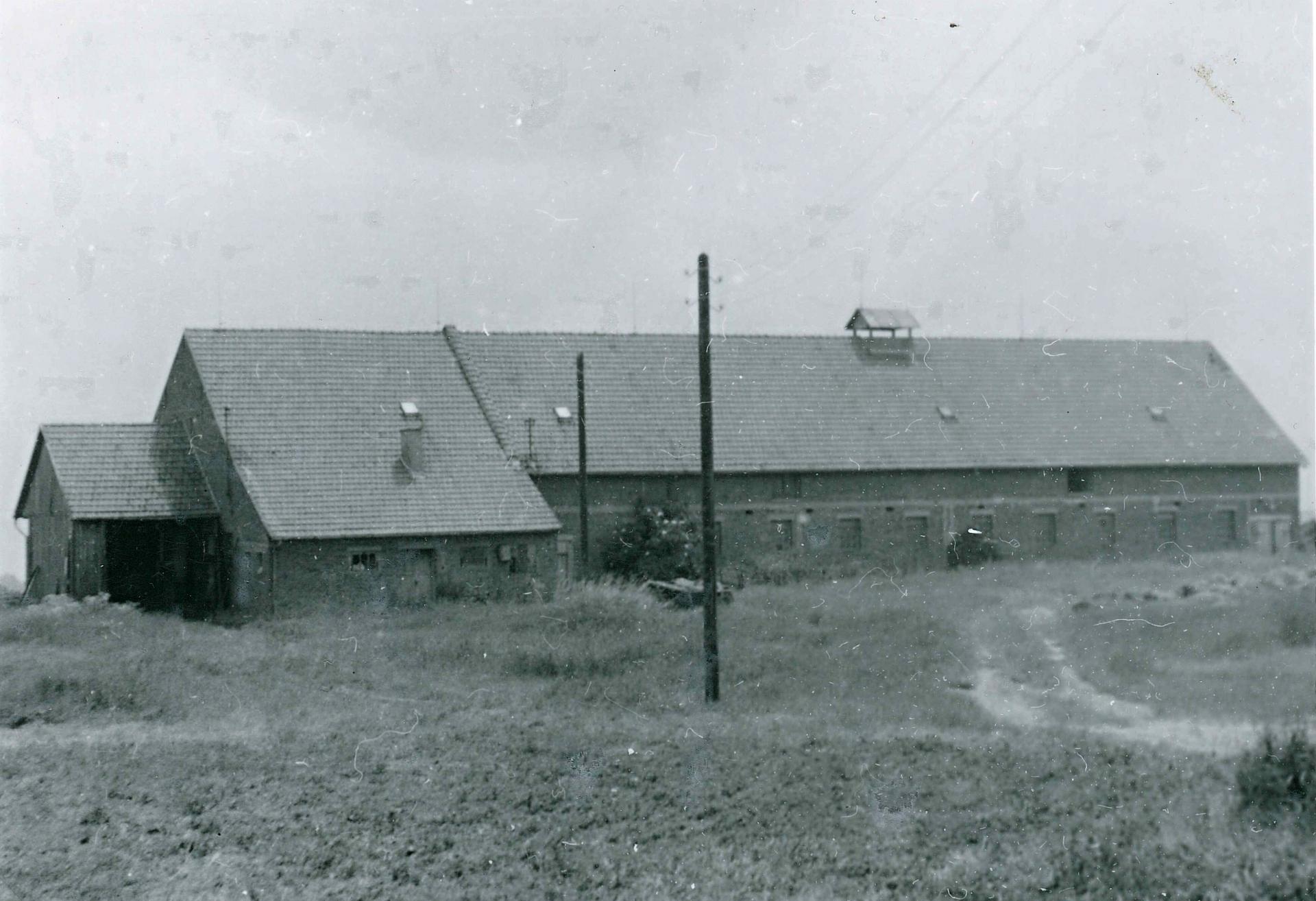 původní kravín, 1975